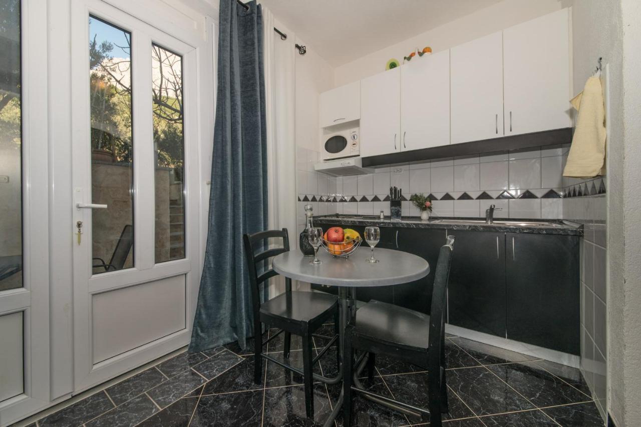 Apartments Niko Промайна Екстериор снимка